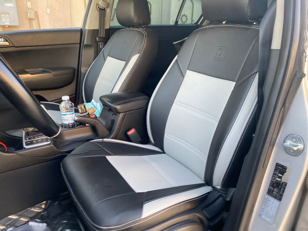 Car image 10