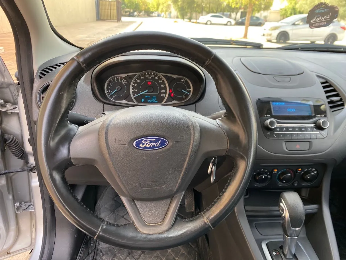 Car image 16