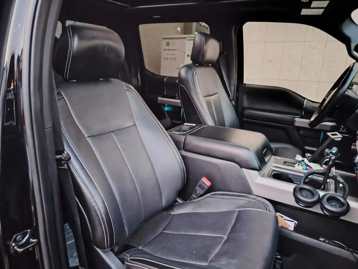 Car image 17