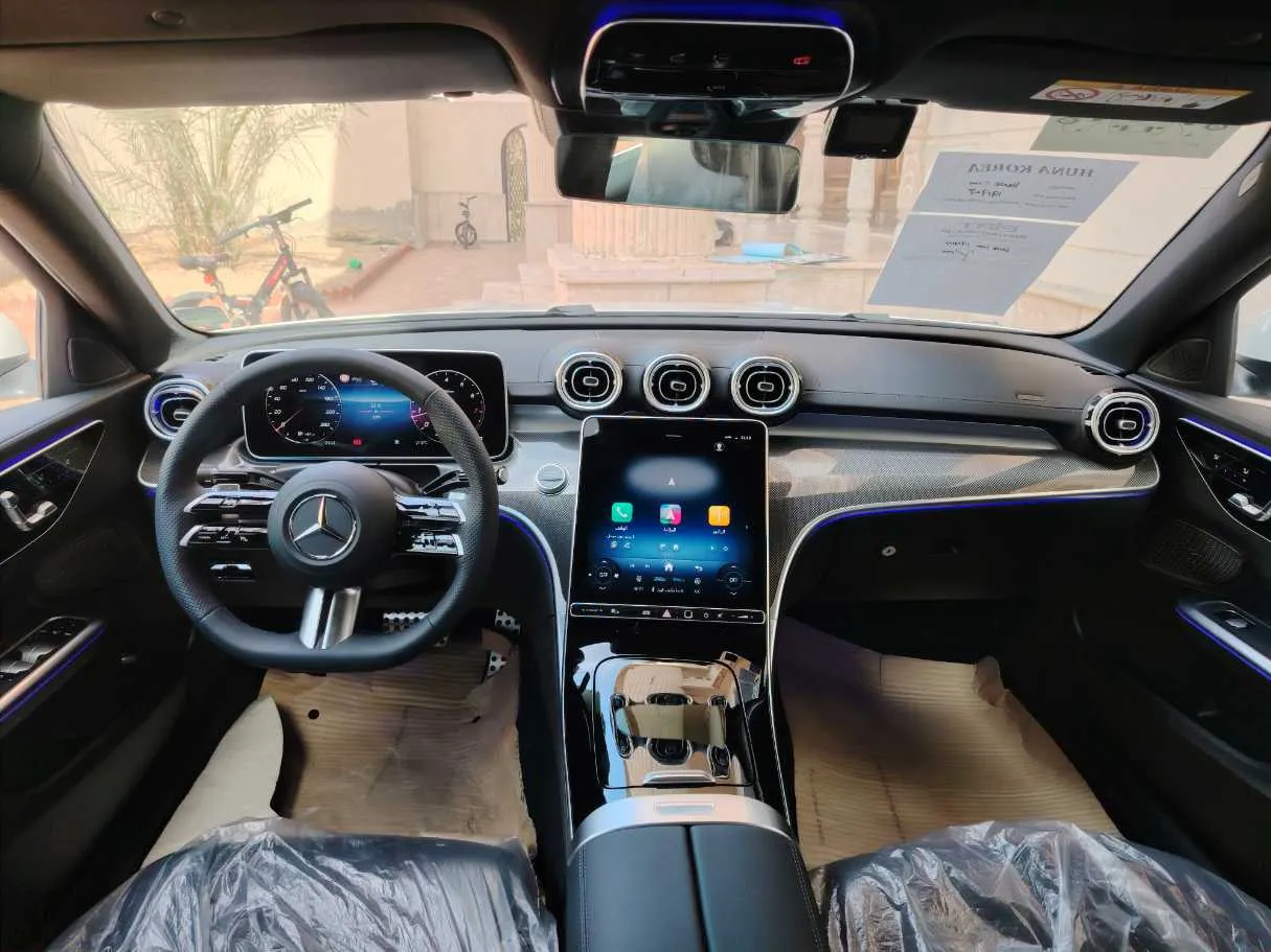 Car image 19