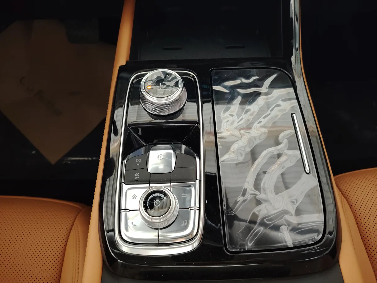 Car image 24