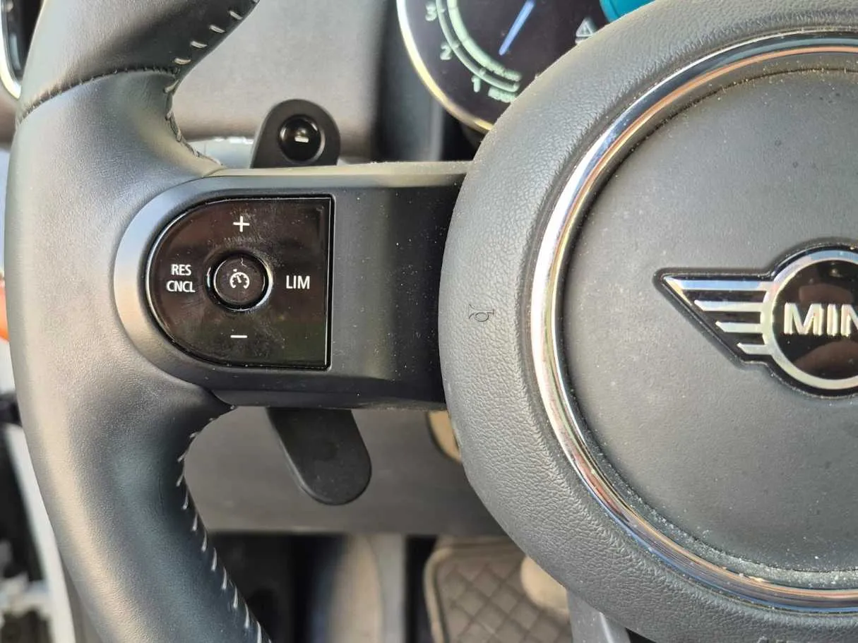 Car image 37