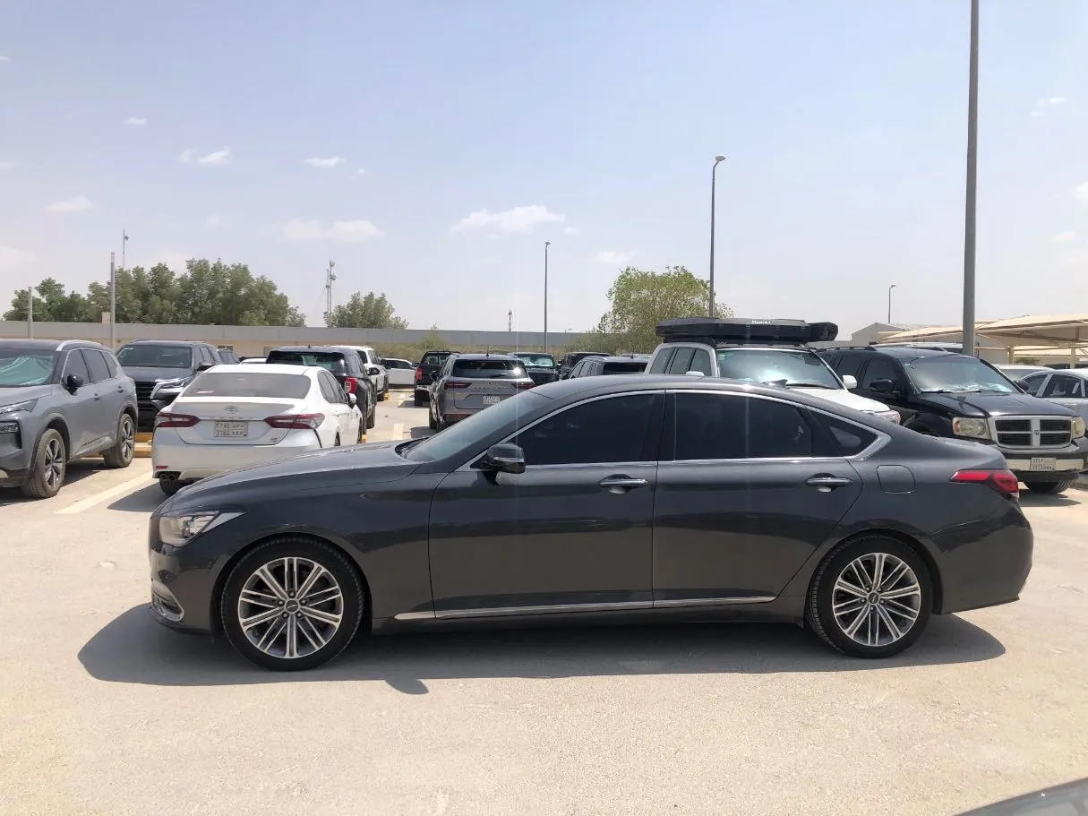 Car image 8