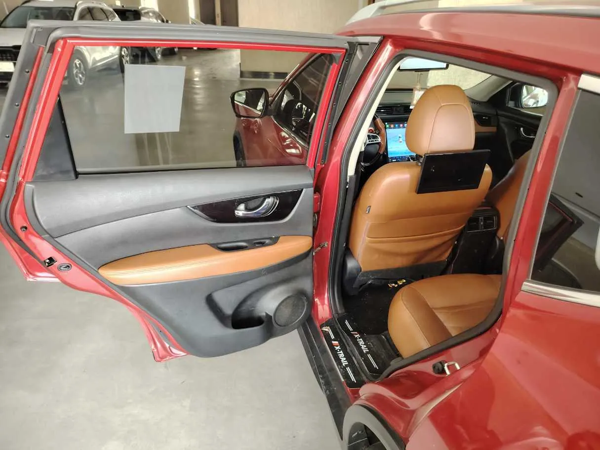 Car image 16