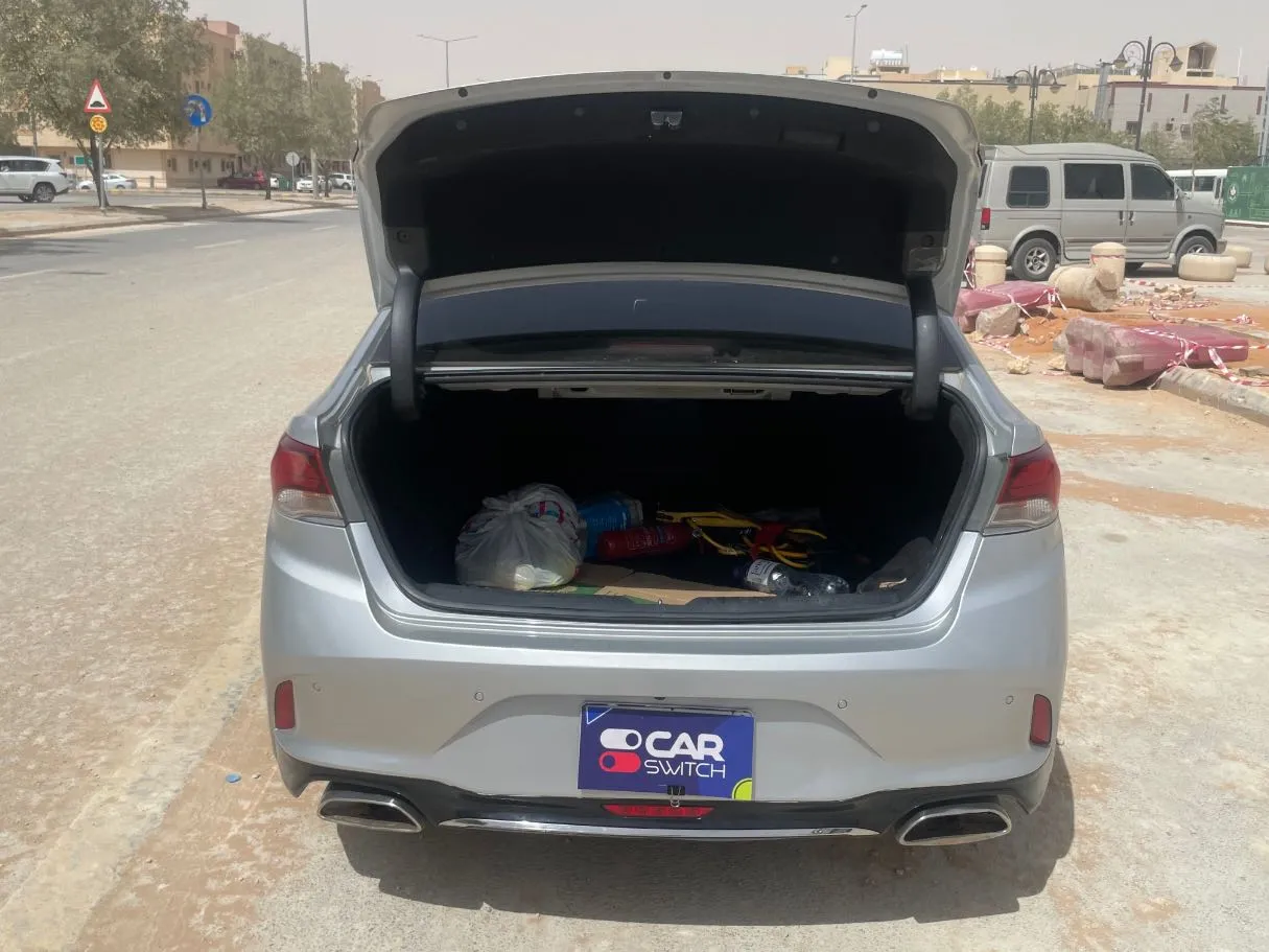 Car image 20