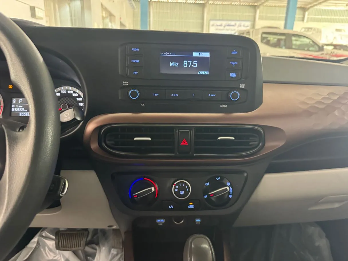 Car image 12