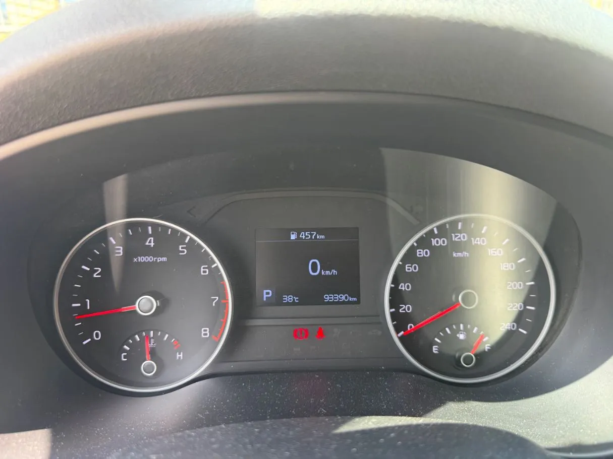 Car image 18