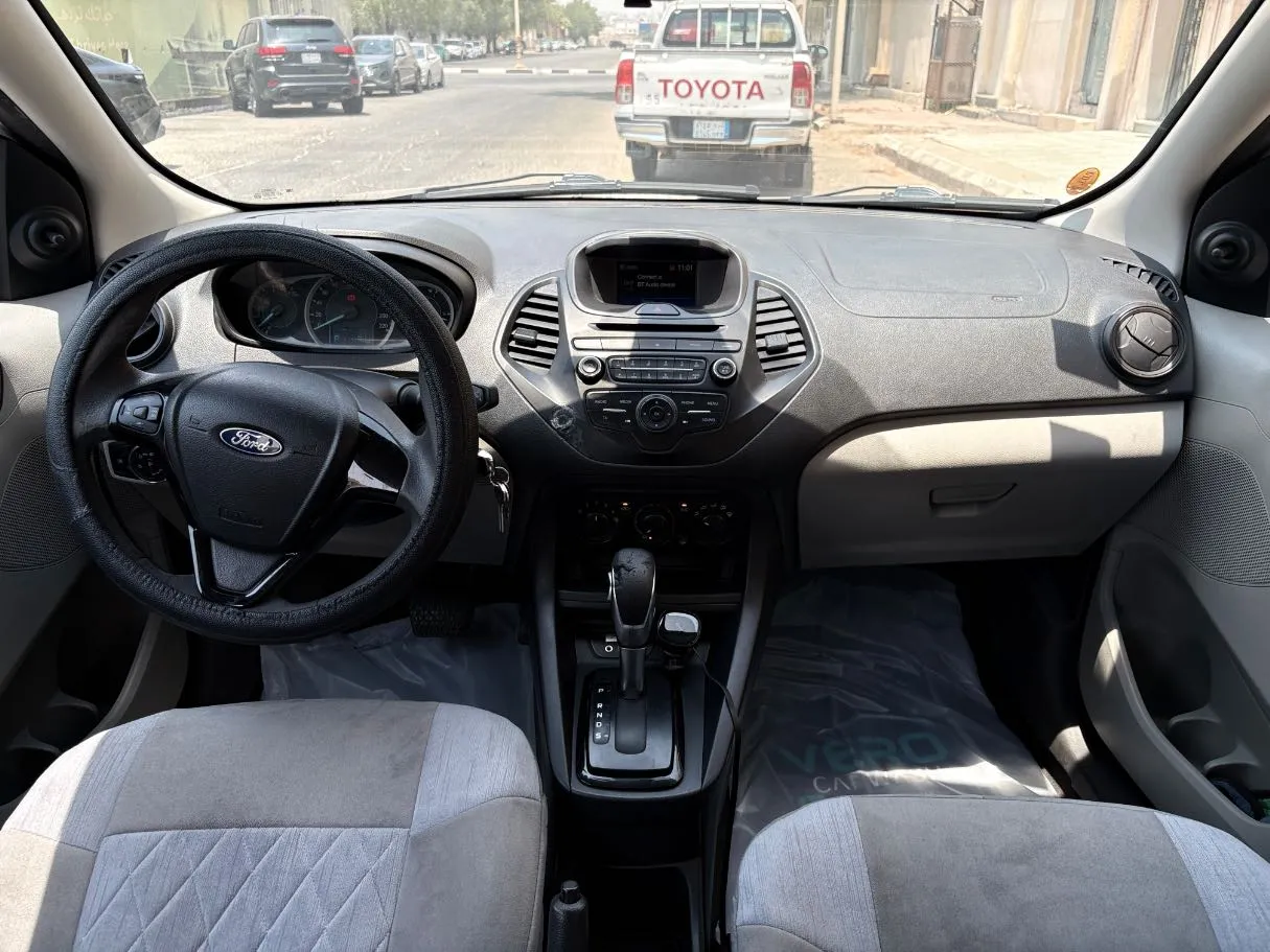 Car image 18