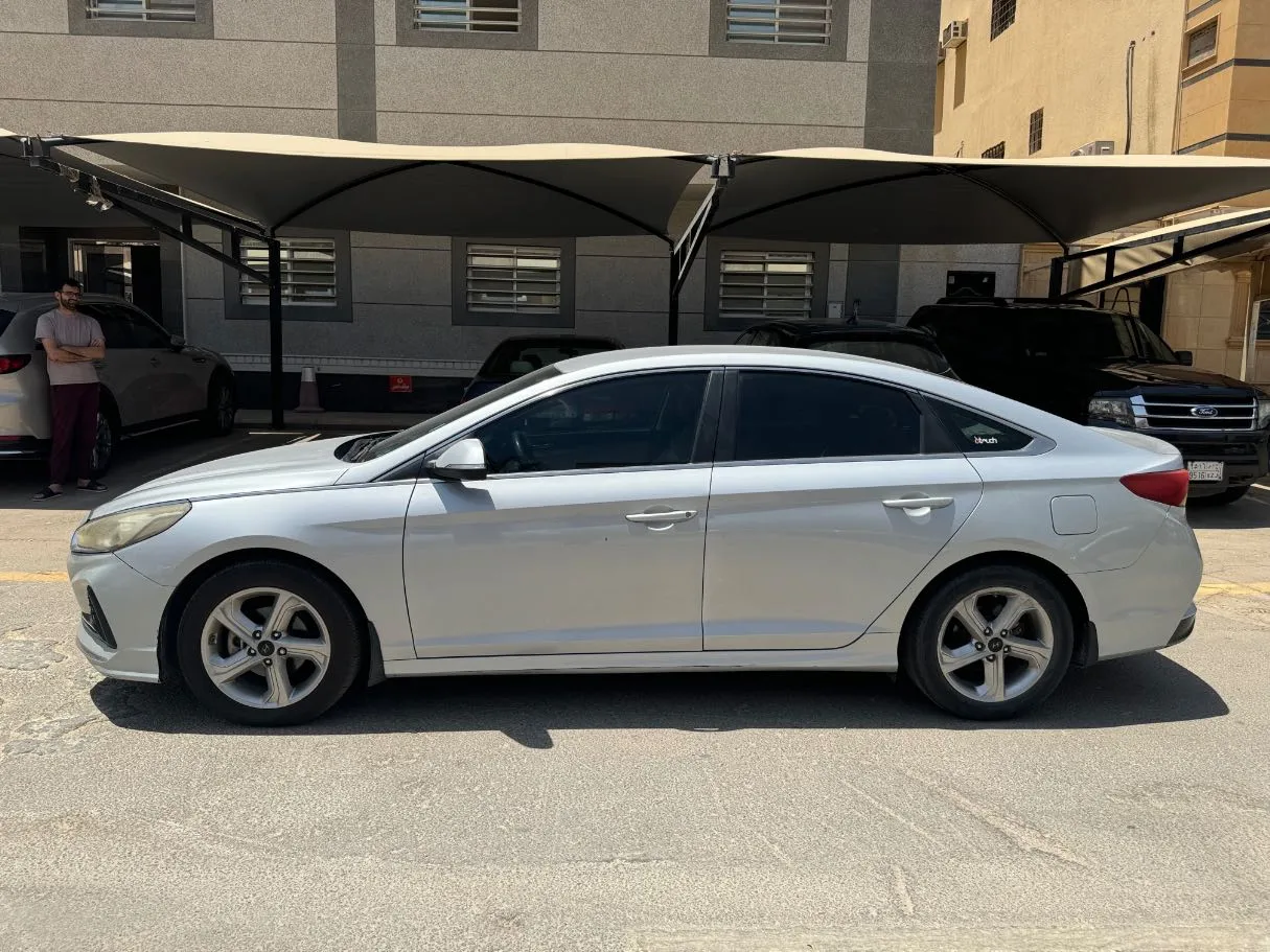 Car image 8
