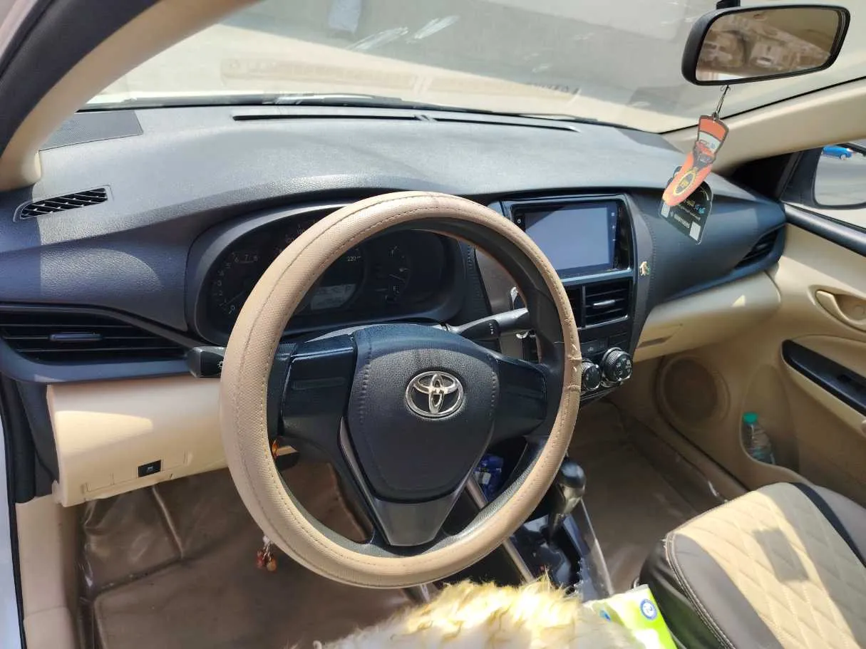 Car image 13
