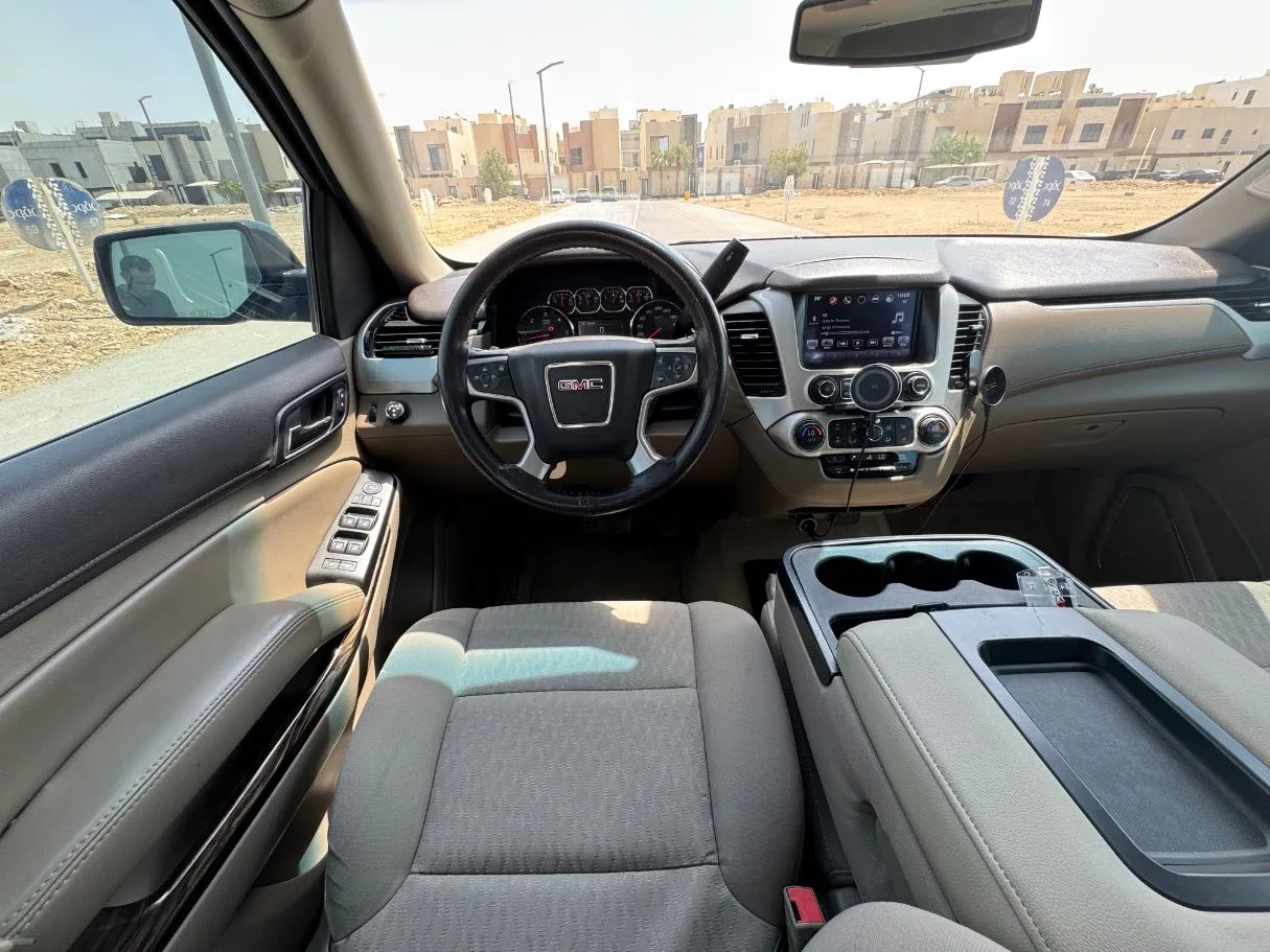 Car image 16