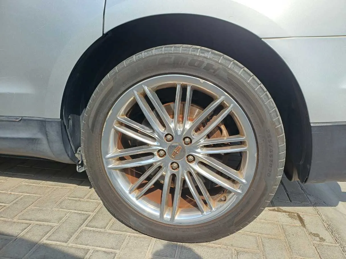 Car image 9