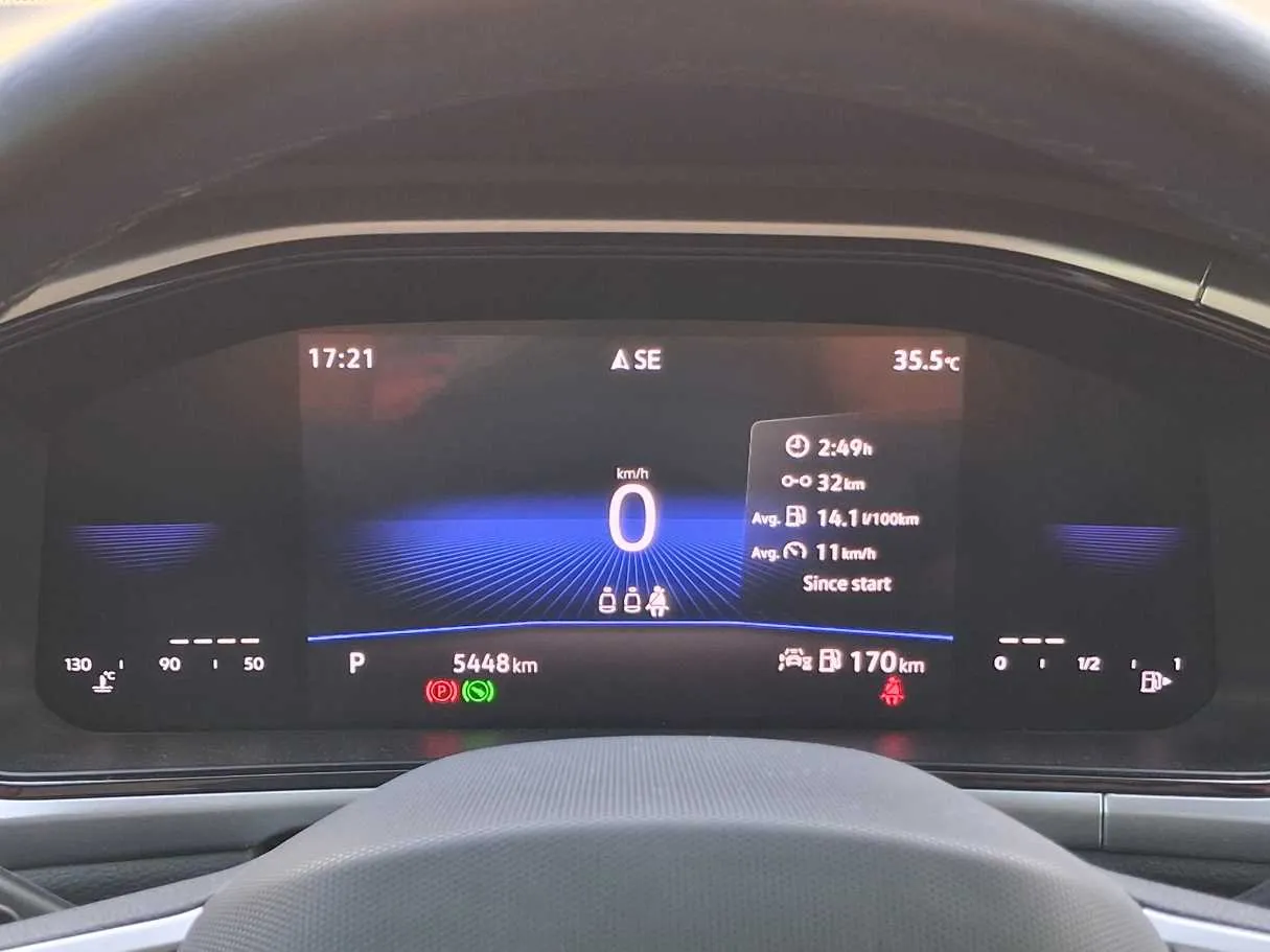 Car image 17