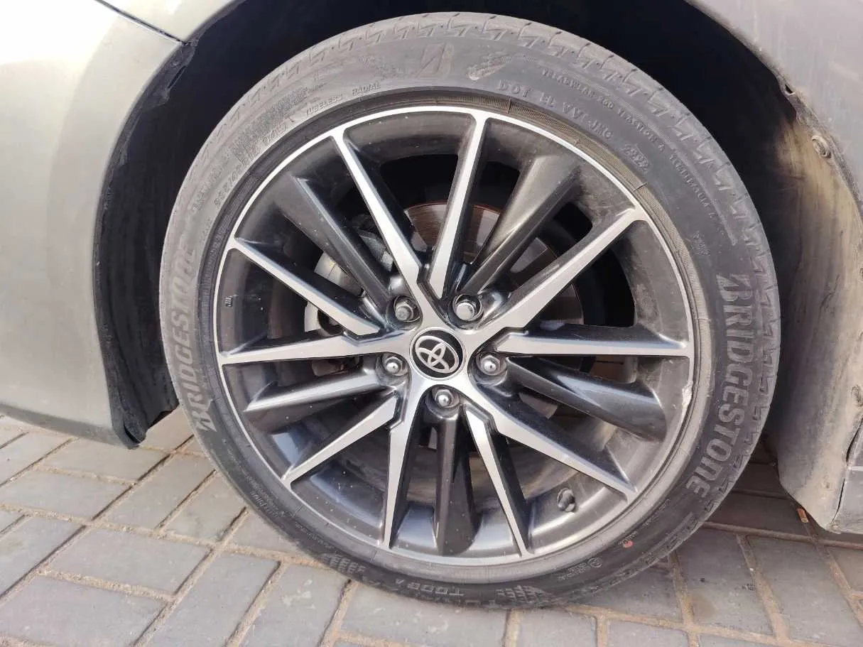 Car image 10