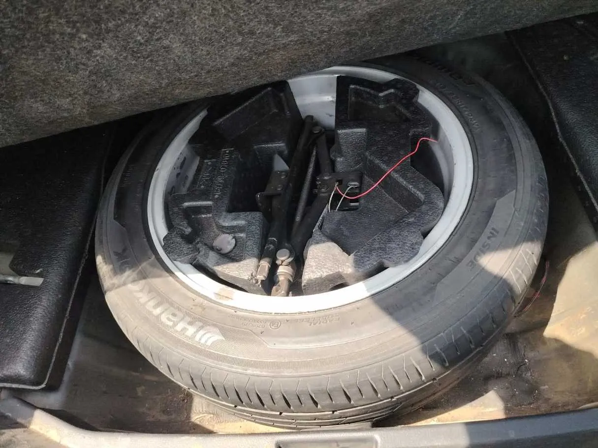 Car image 48