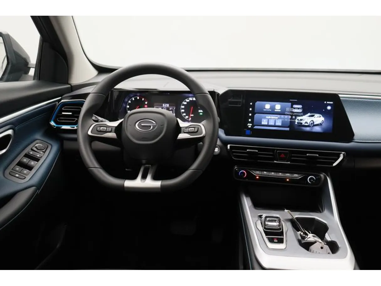 Car image 15