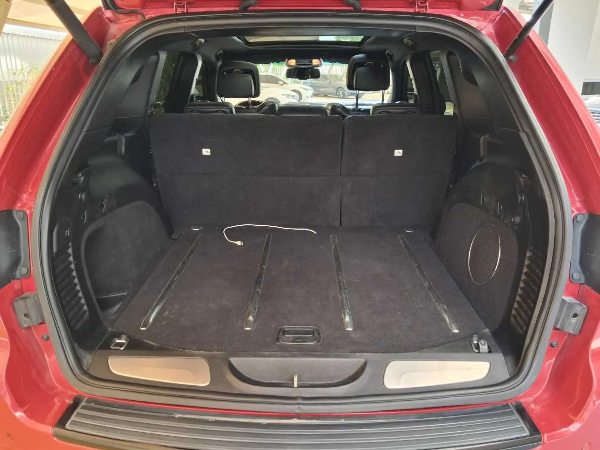 Car image 19