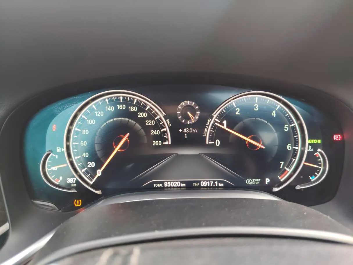 Car image 25