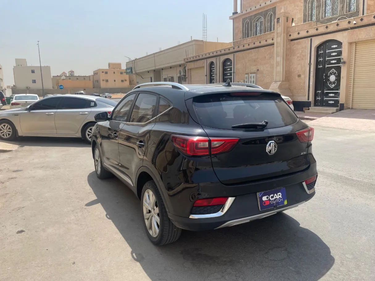 Car image 7