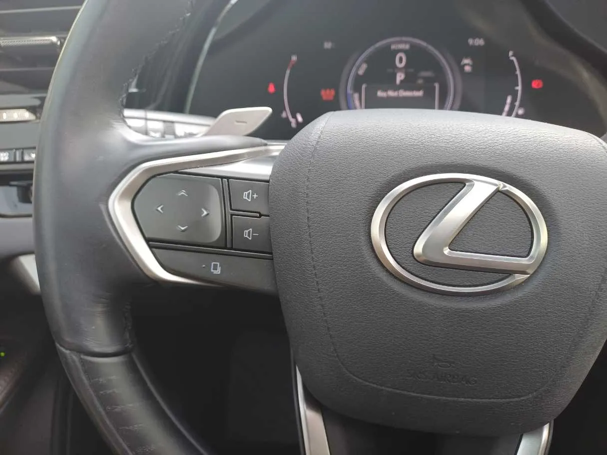 Car image 19
