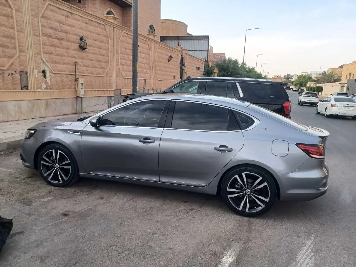Car image 7
