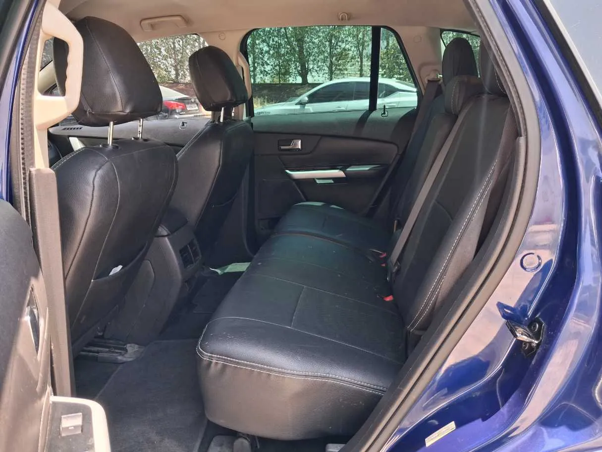Car image 13