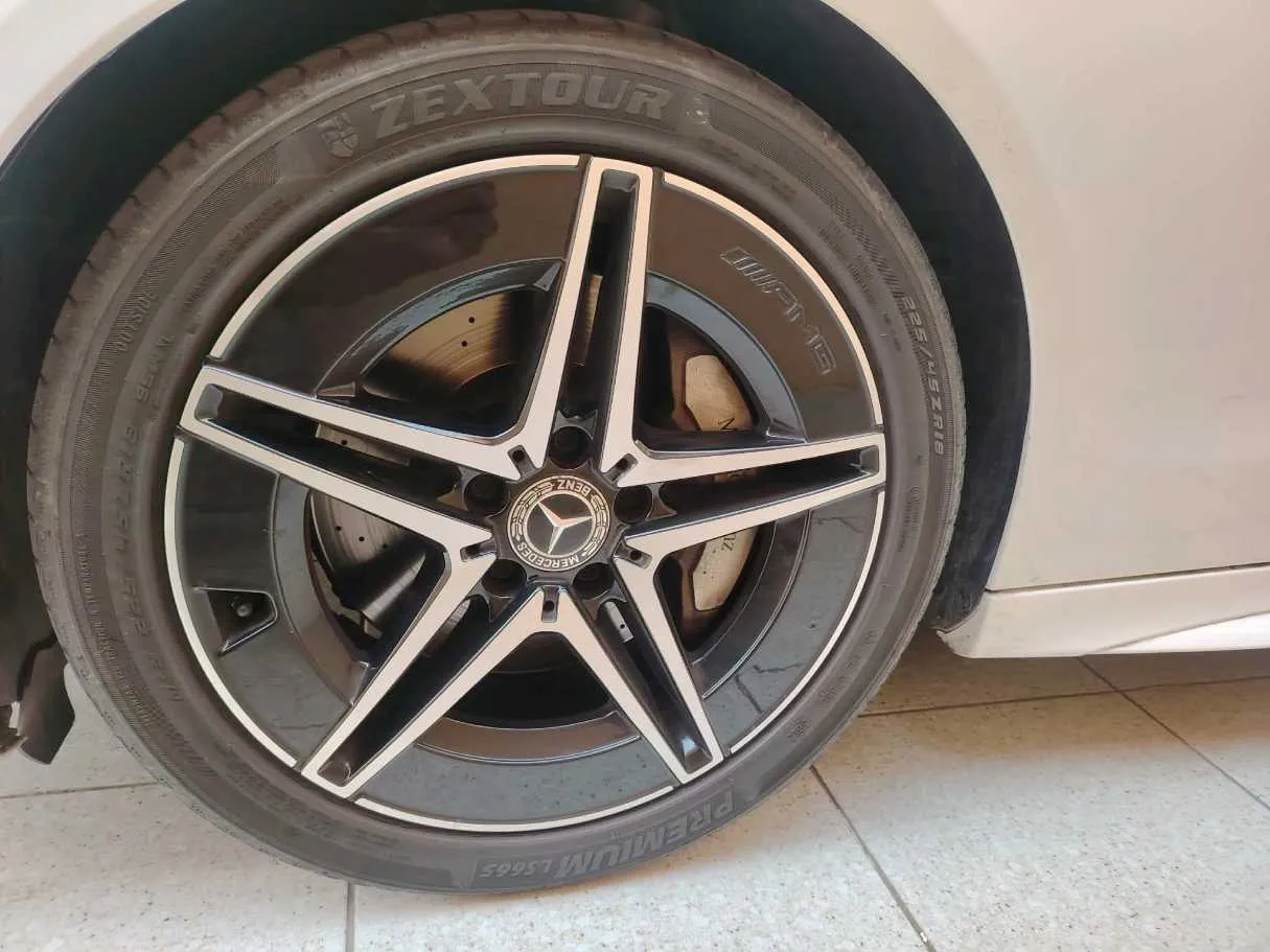 Car image 10