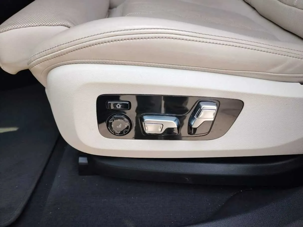 Car image 41