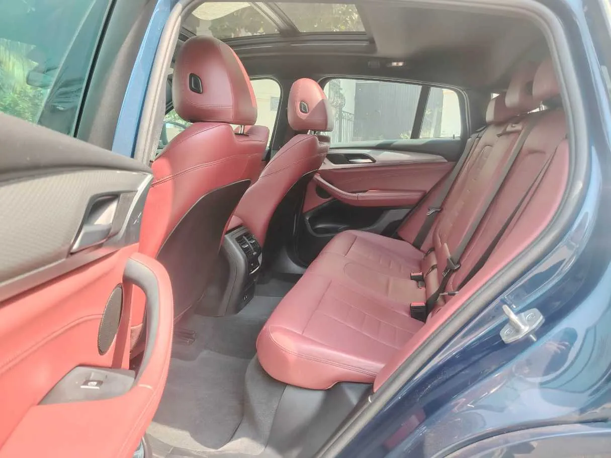 Car image 18