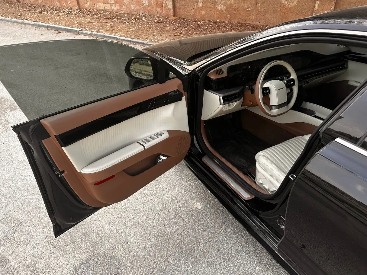 Car image 11