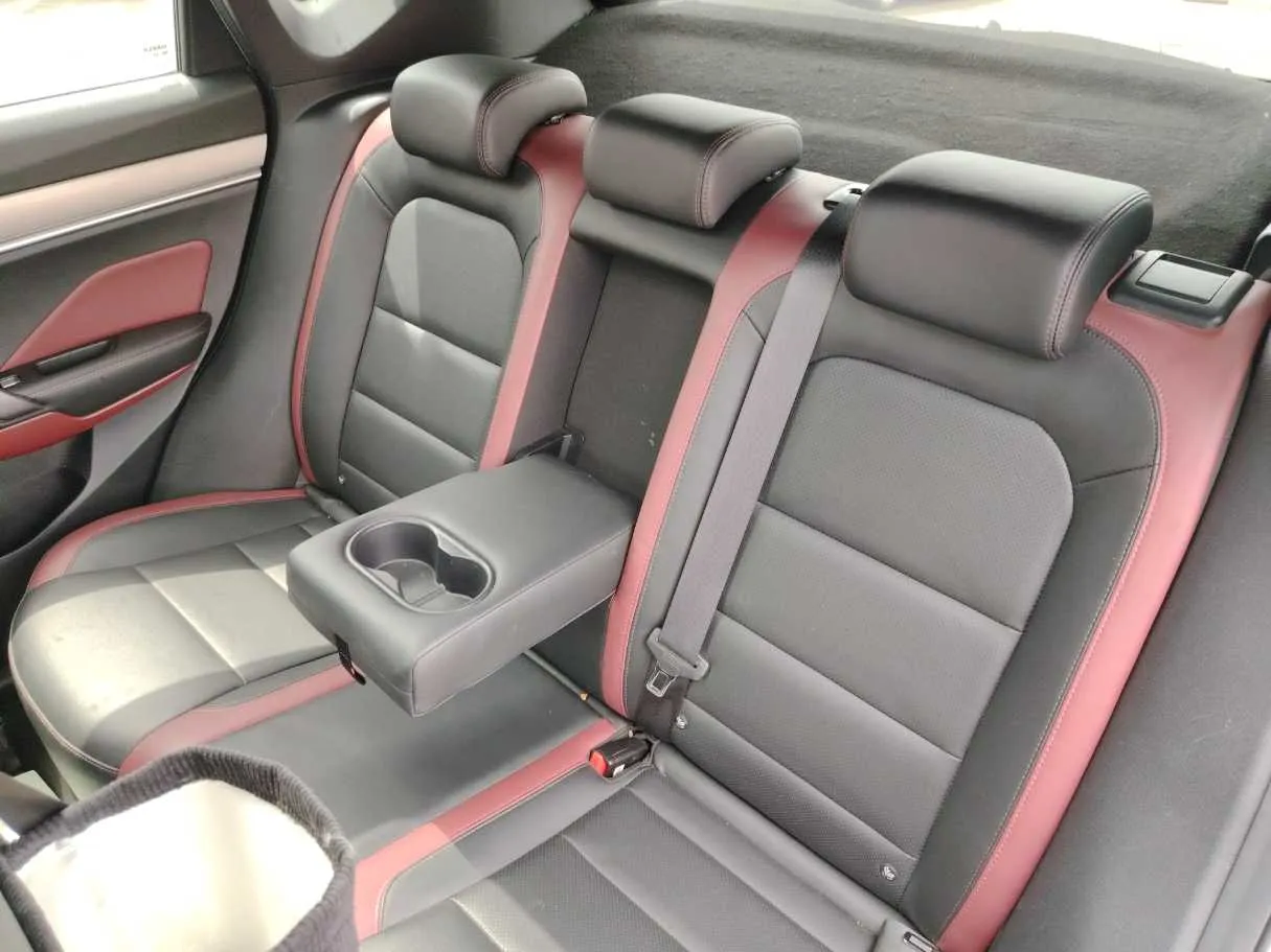 Car image 16
