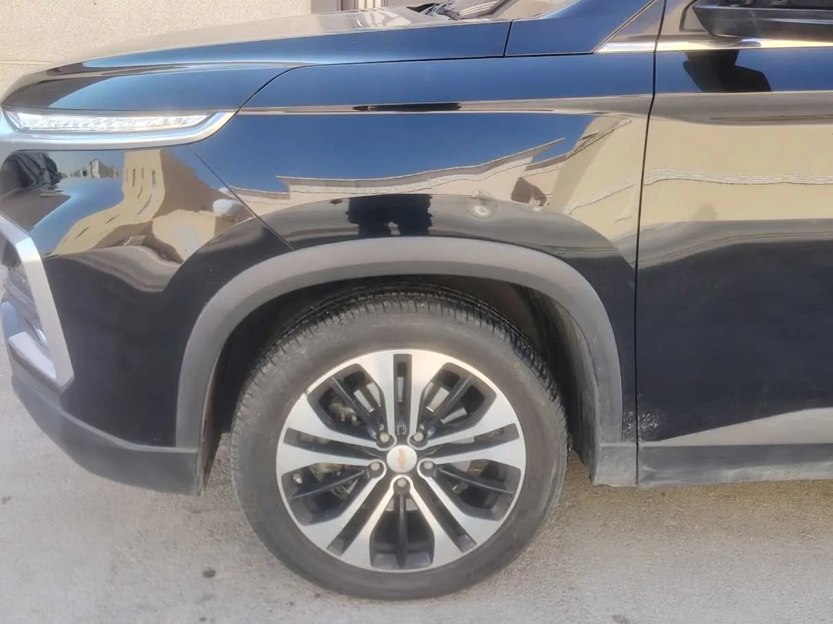 Car image 9