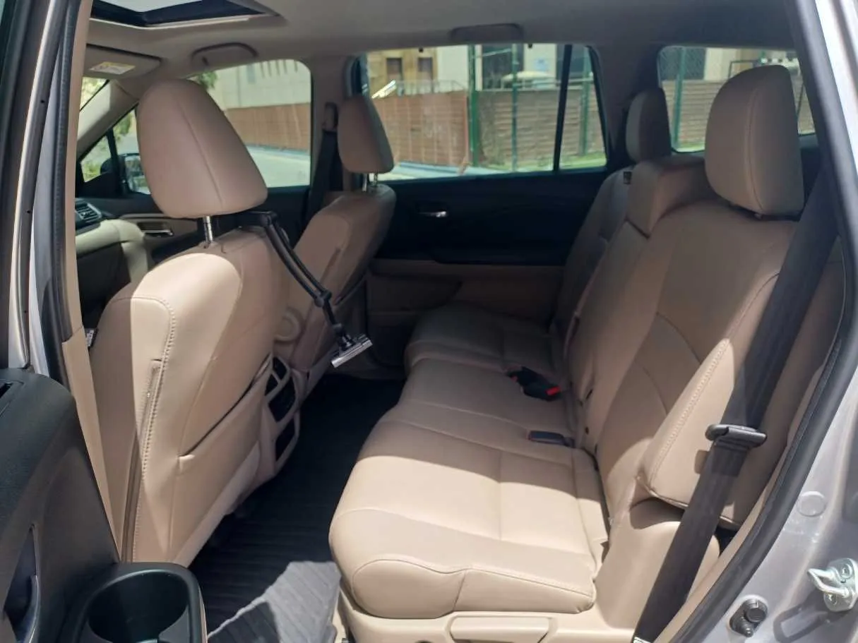 Car image 15