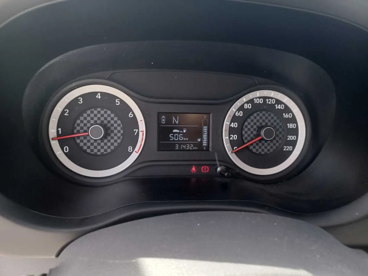Car image 19