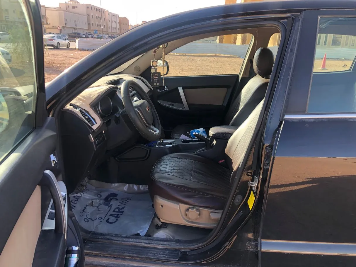 Car image 12