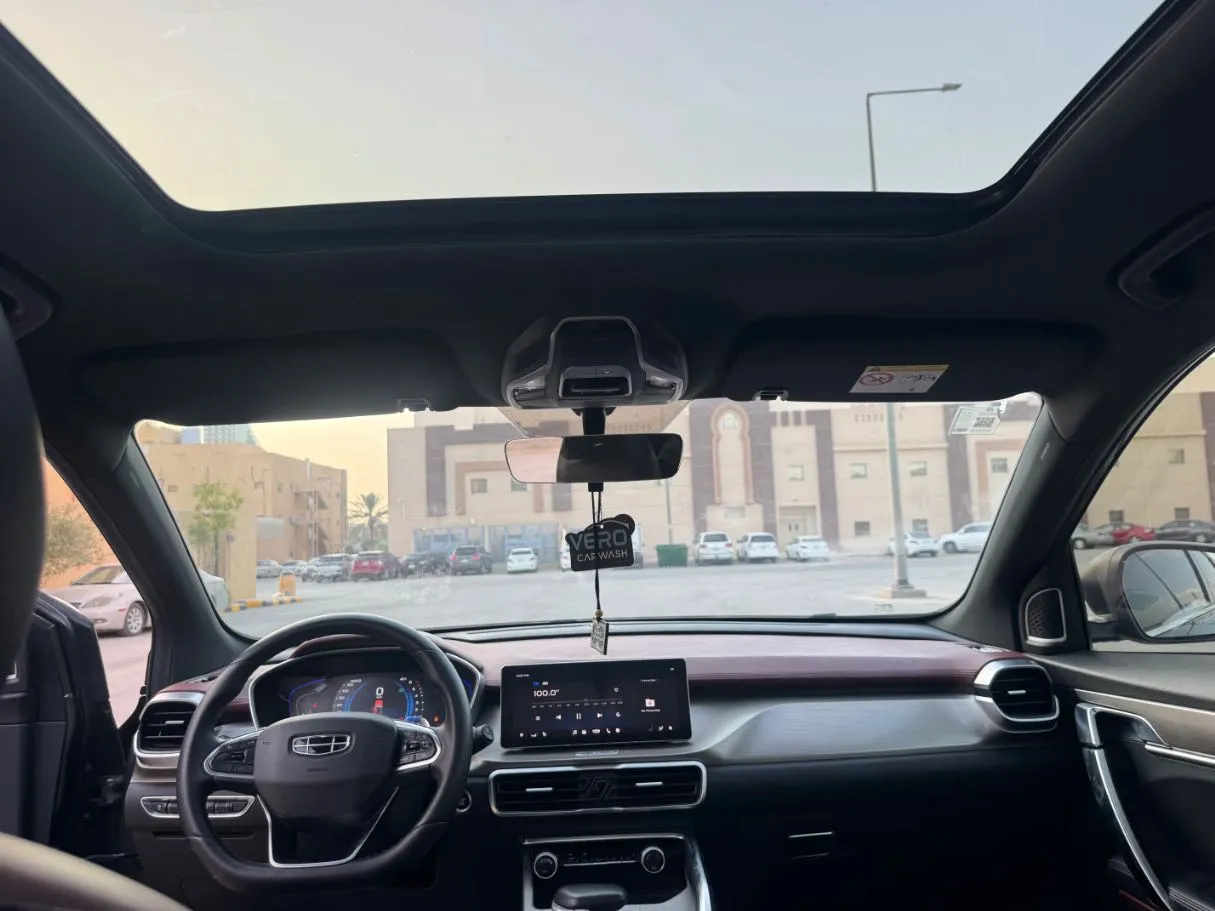 Car image 14