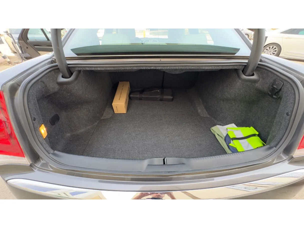 Car image 18