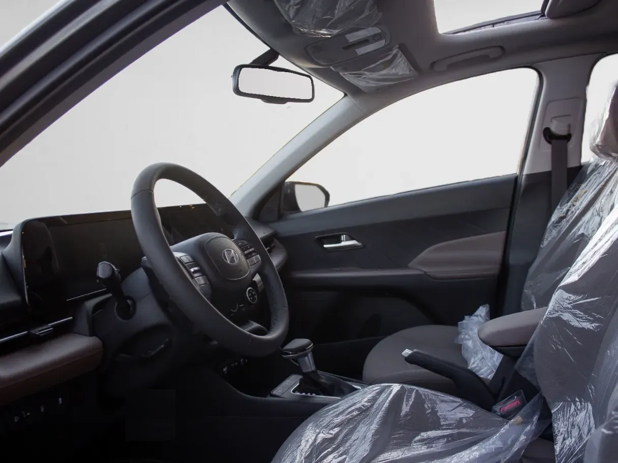 Car image 8