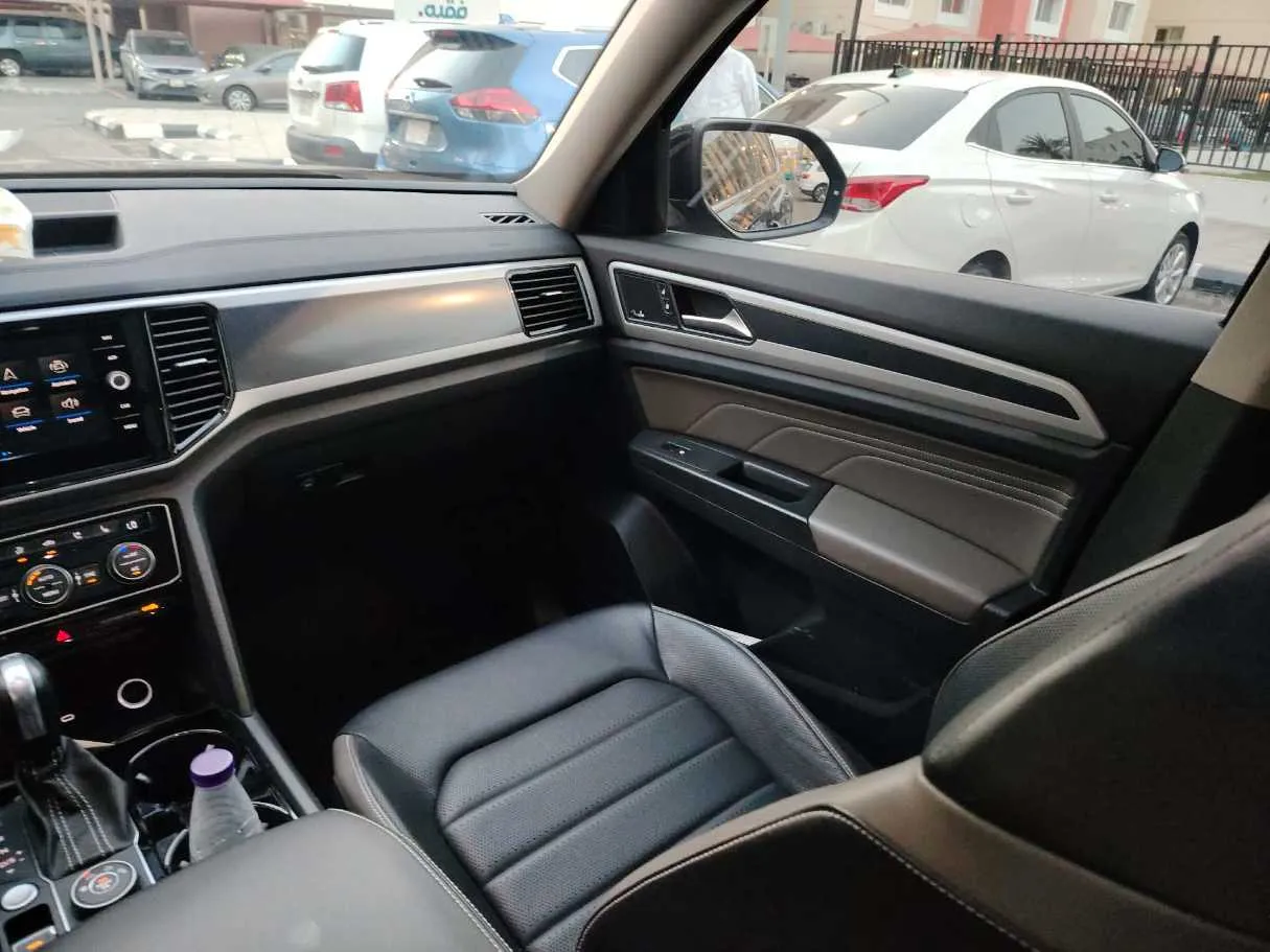 Car image 26