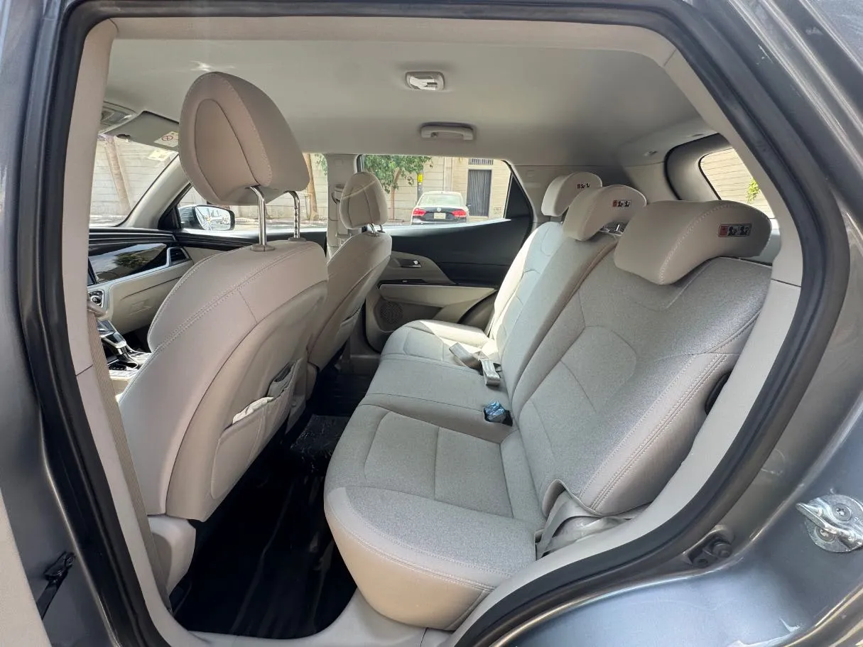 Car image 14
