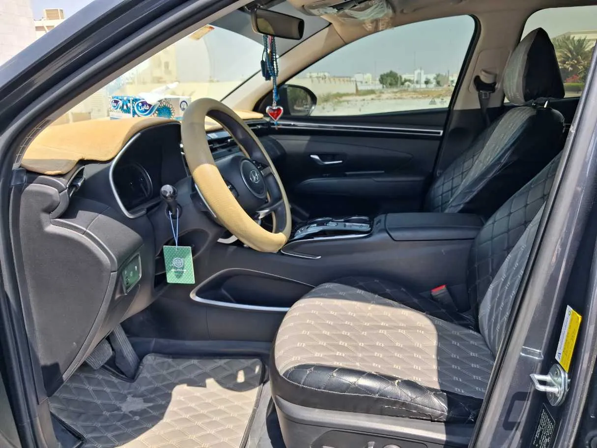 Car image 12
