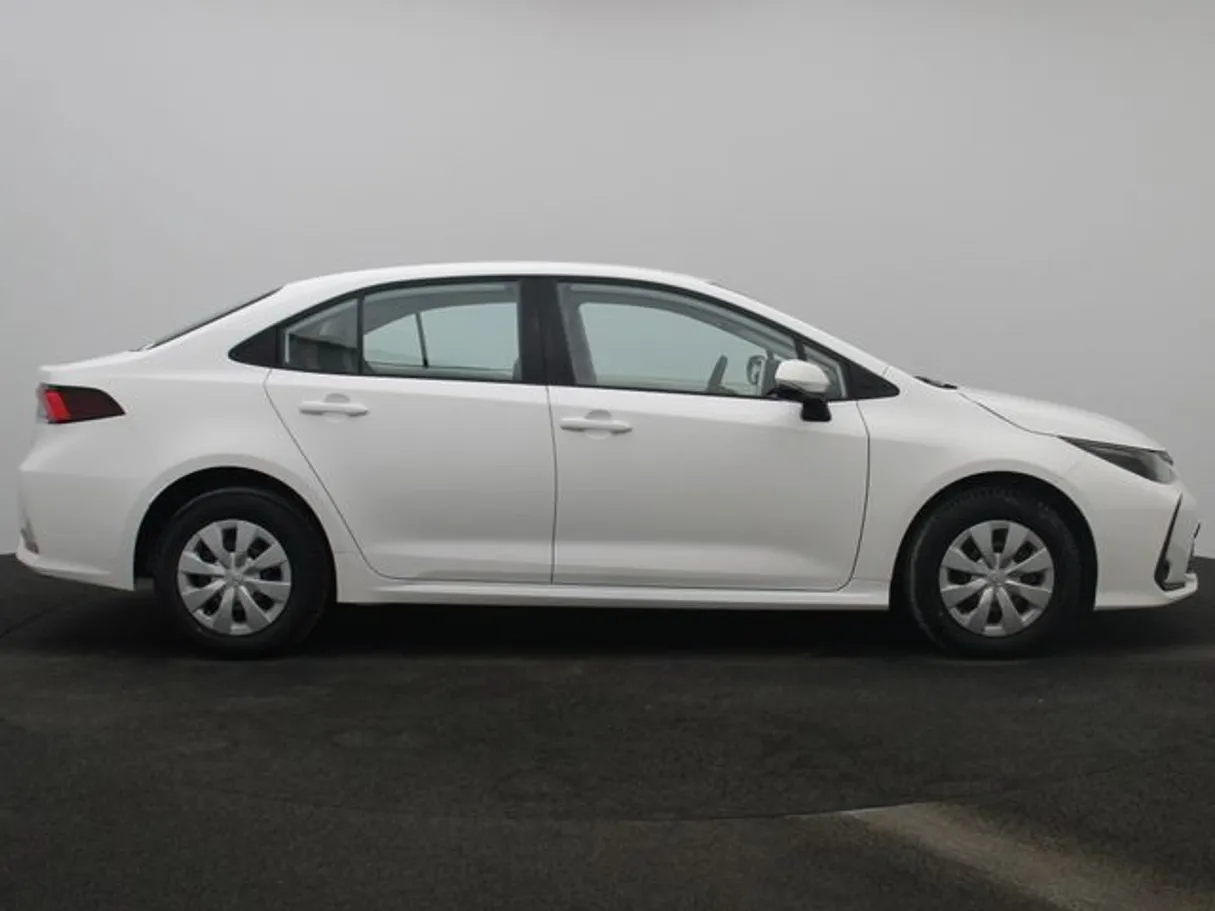 Car image 13