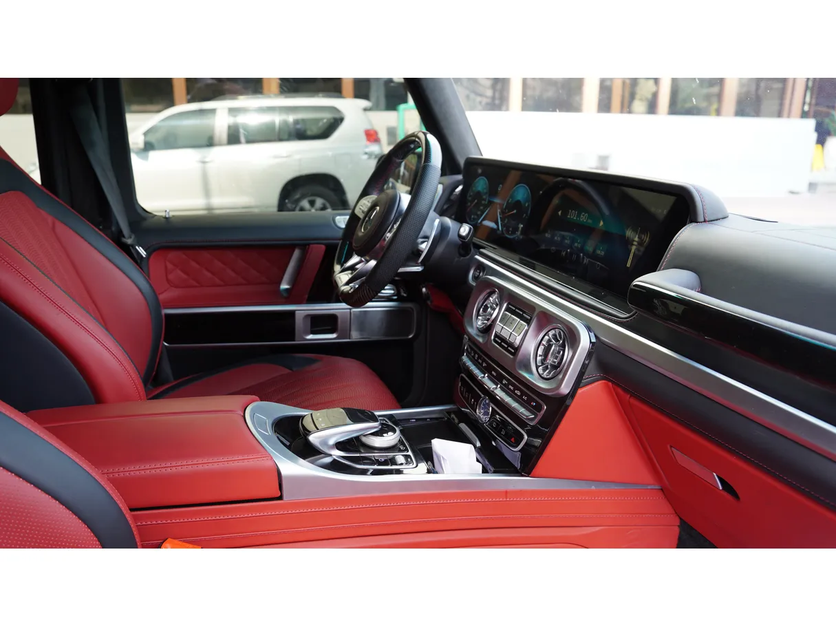 Car image 12