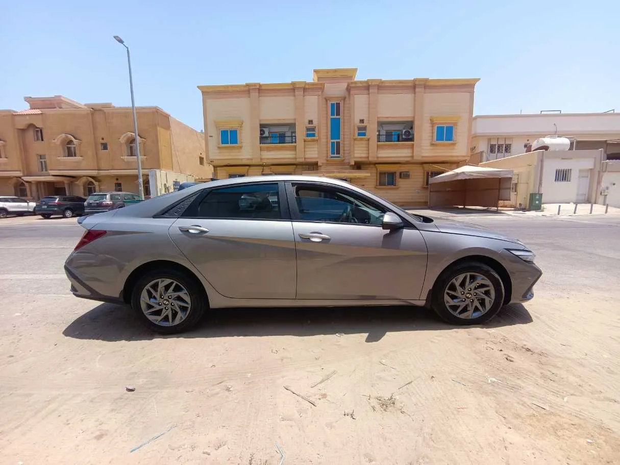 Car image 4