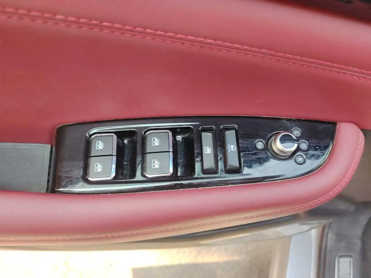 Car image 39