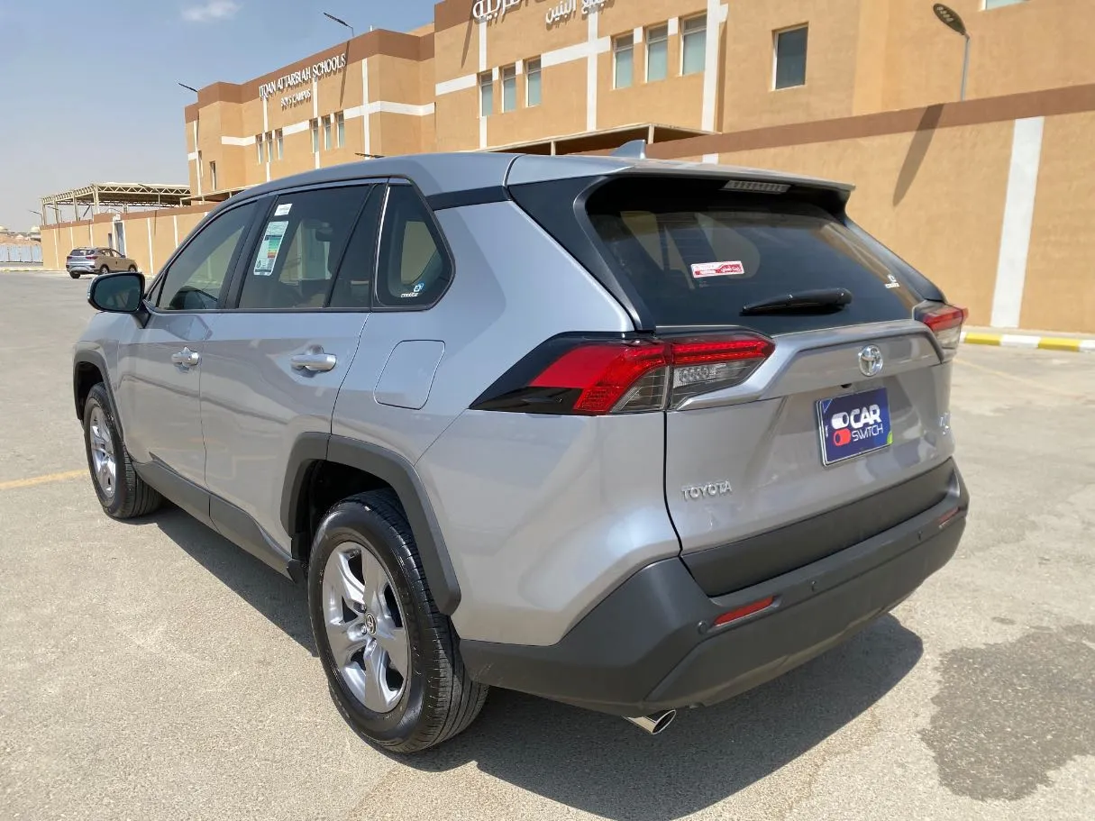 Car image 7