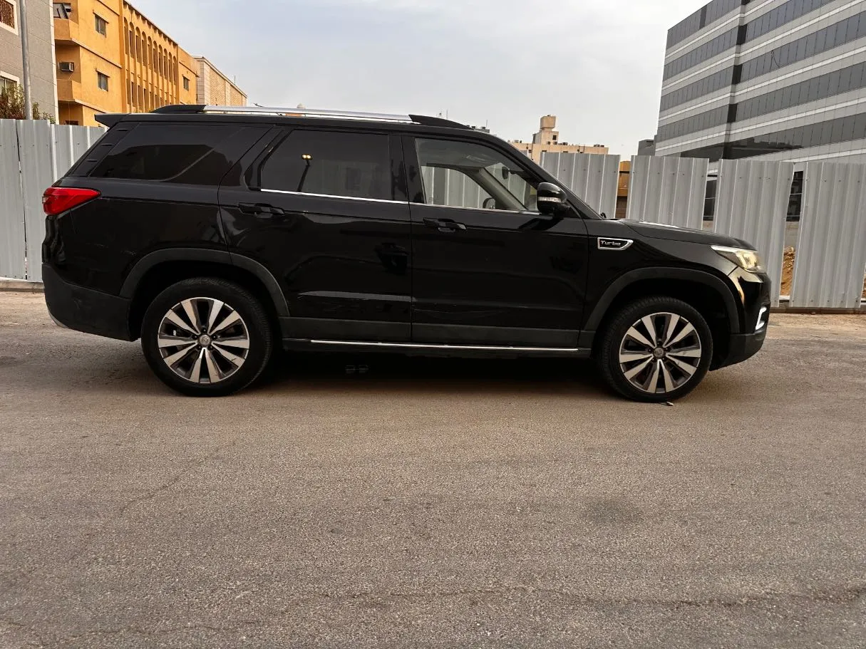 Car image 4