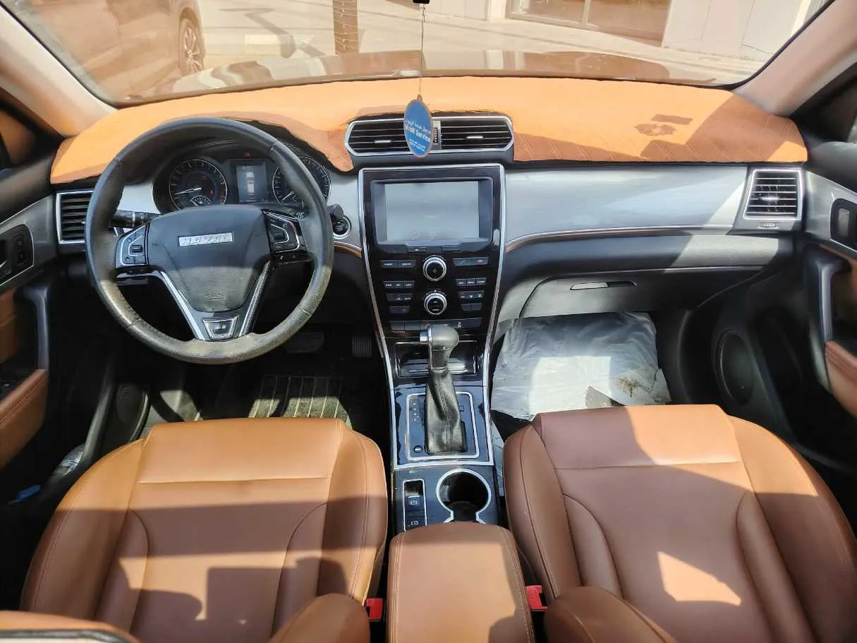 Car image 19
