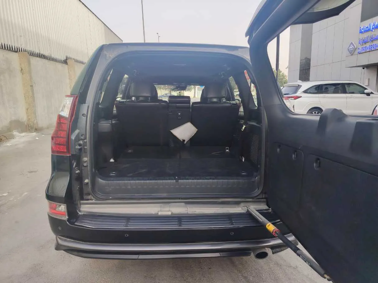 Car image 25