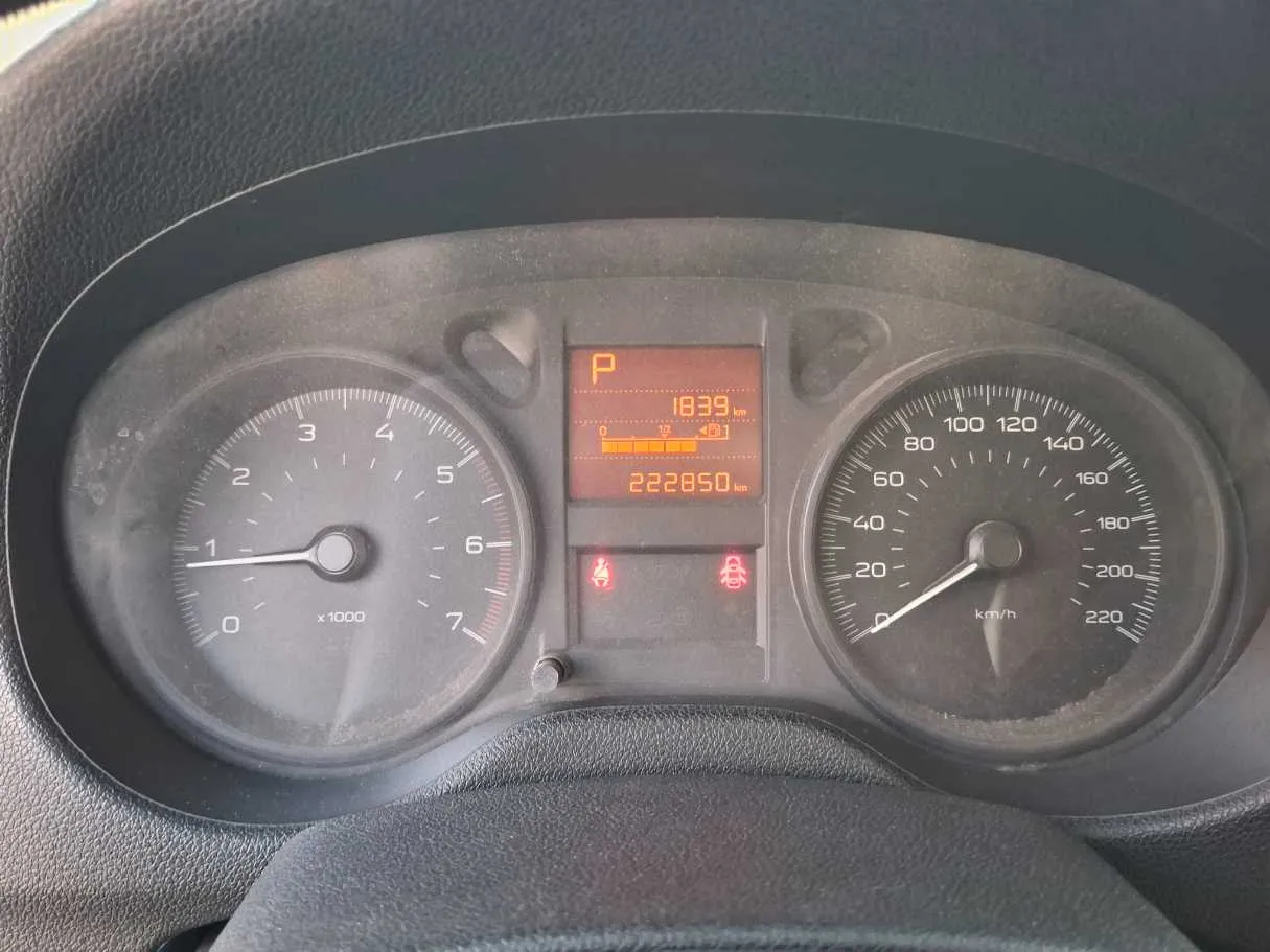 Car image 14